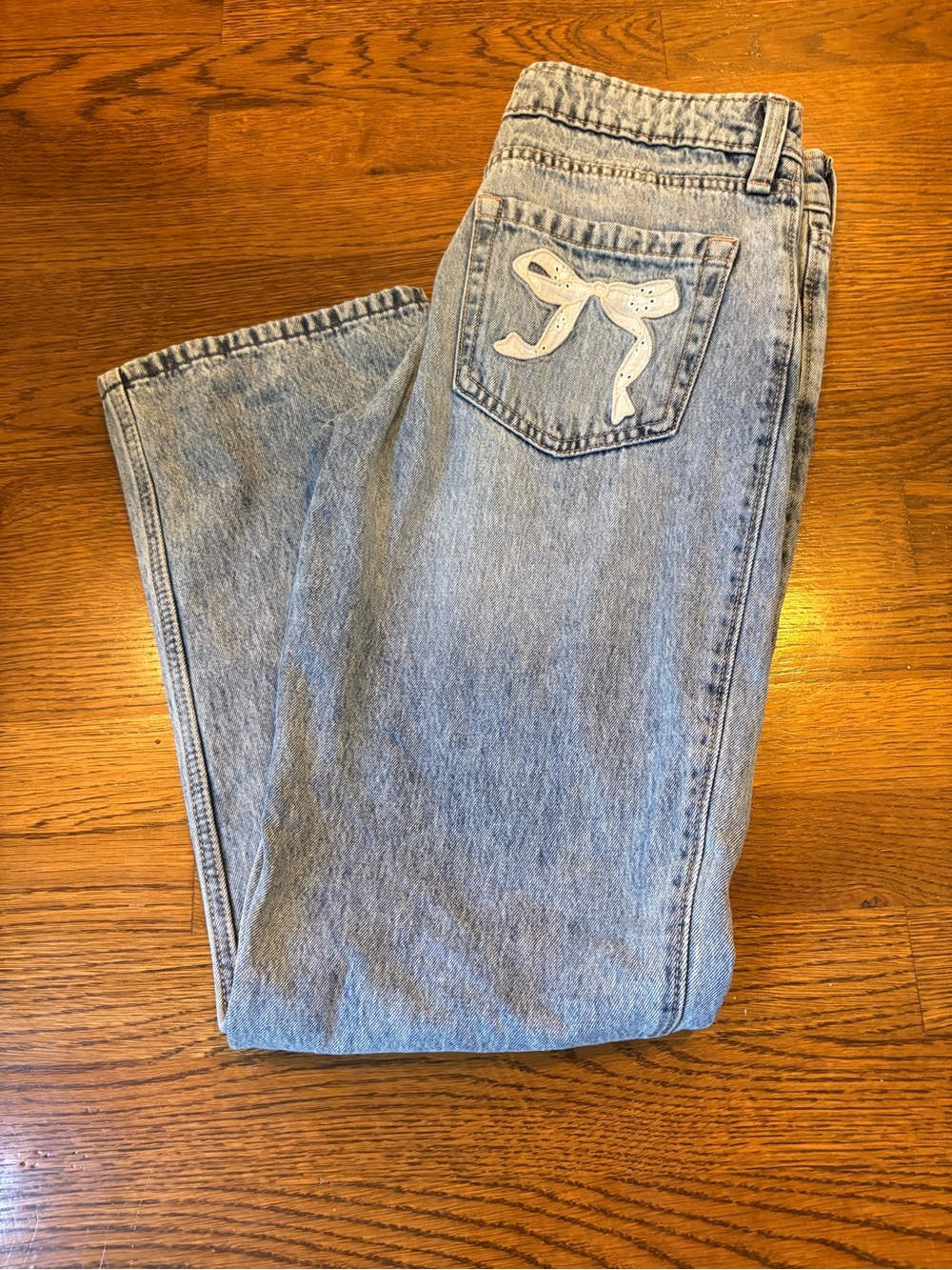 Hollister Bow Low Rise Loose Jeans W25 Short